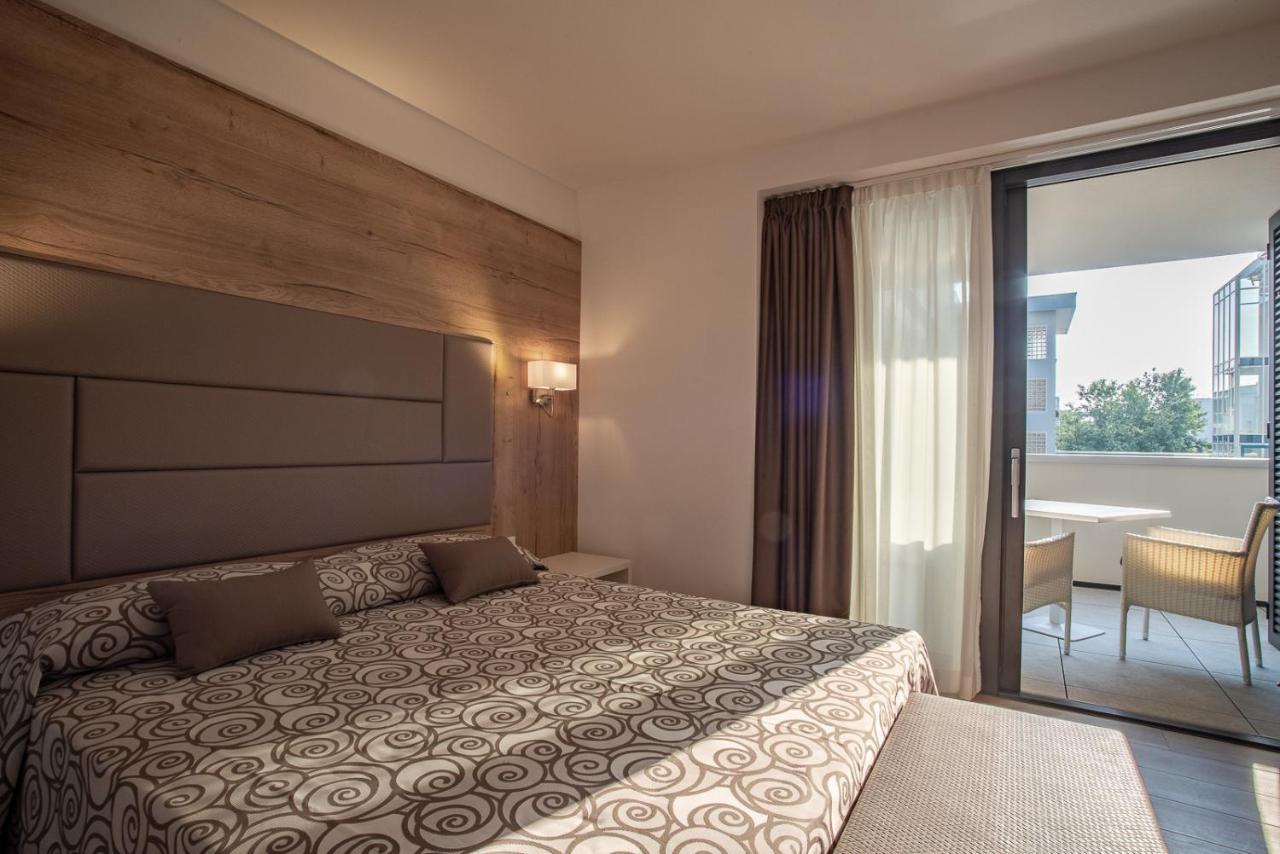 Aparthotel Miramare กราโด ภายนอก รูปภาพ